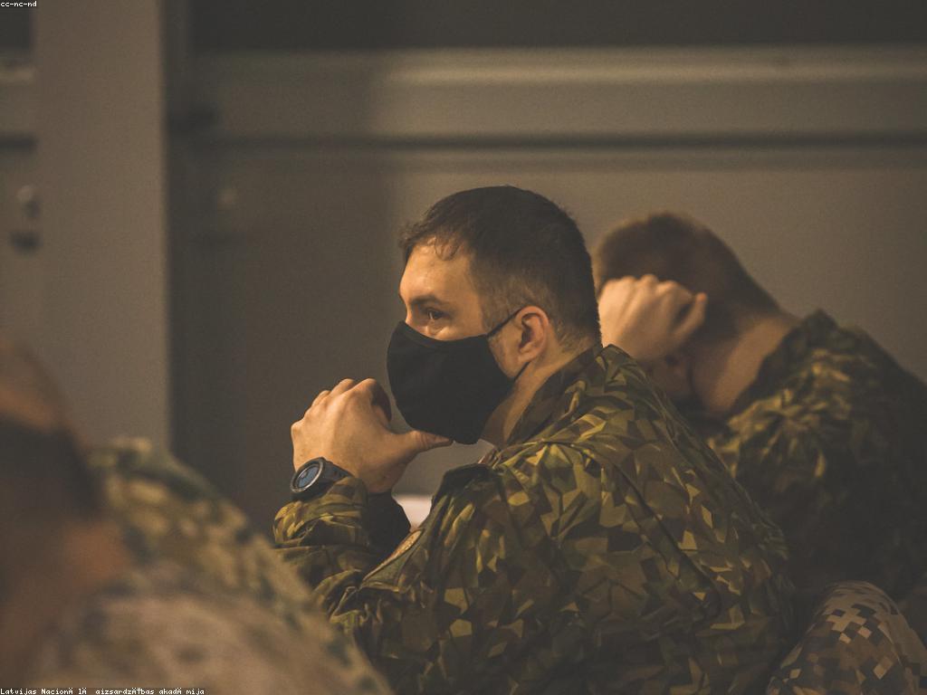 សេវាកម្មនិងការជួយសម្រាប់អ្នកប្រើ